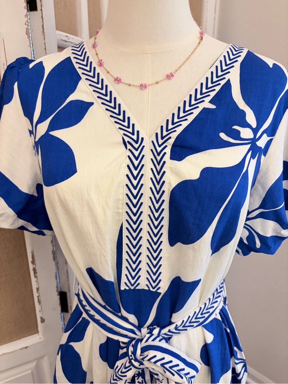 Jodifl NWT Blue  White Tropical Print Belted Maxi Dress Medium